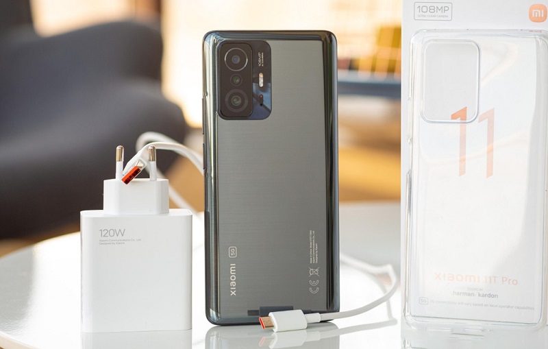 Xiaomi 11T v&agrave; 11T Pro đều sử dụng vi&ecirc;n pin 5000mAh nhưng 11T Pro được hỗ trợ sạc nhanh